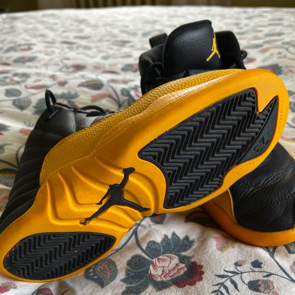 Nike Jordan Retro 12 University Gold basketball shoes - Picture 9 of 12